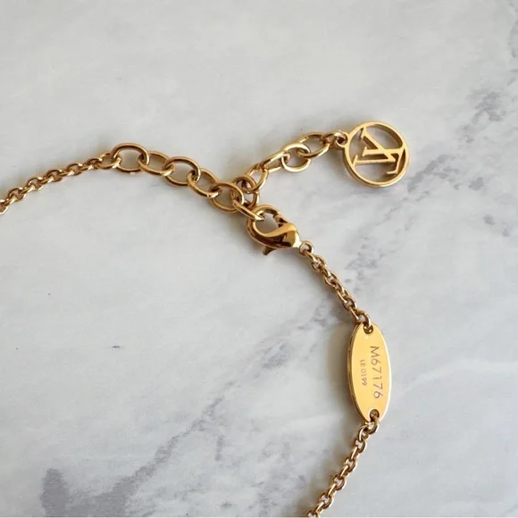 EUC Louis Vuitton LV and Me ‘S’ chain Bracelet Gold - Picture 3 of 6